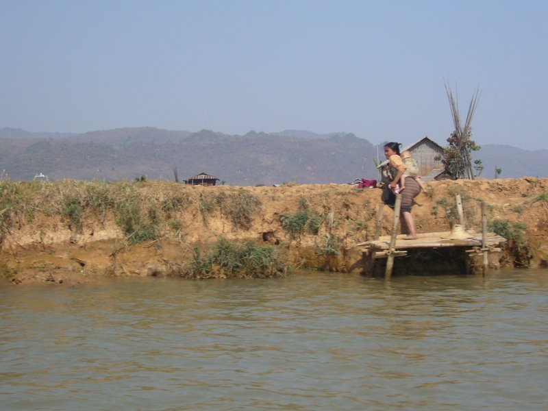 Travel - Myanmar - Inle Lake - First Boat Trip - Canals and floating villages